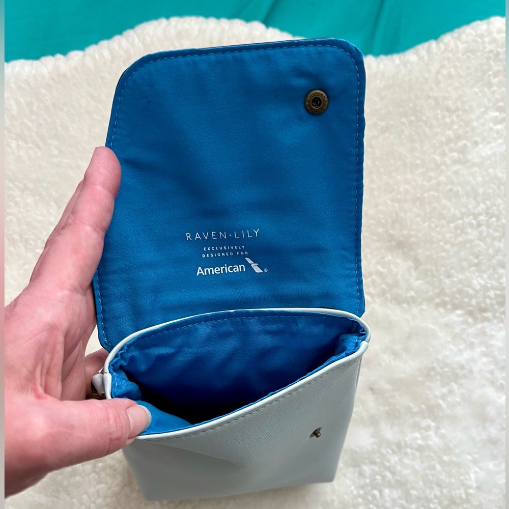Raven + Lily x American Airlines Blue Vegan Leather Crossbody Pouch / Wristlet - Picture 4 of 6